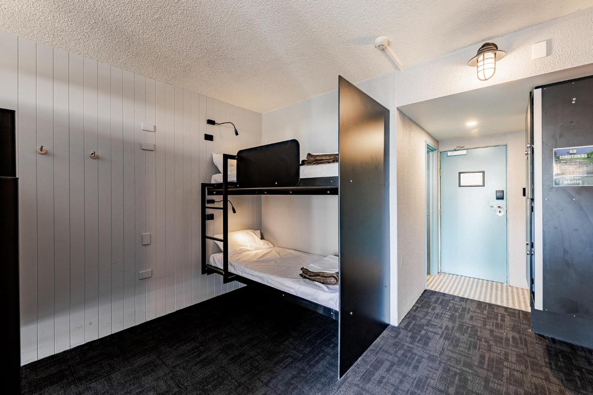 Bunk Surfers Paradise International Backpacker Hostel (Adults Only) Gold Coast Zewnętrze zdjęcie